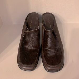 Bandalino Brown, suede top, mule shoe 8.5 M